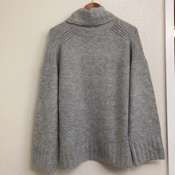 Vero Moda
VMBERKO ROLLNECK Light Grey Melange Sweater - Picture 9 of 13